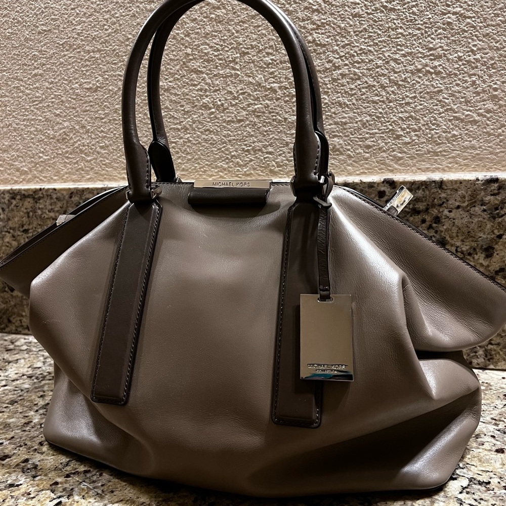 NEW MICHAEL KORS GRAY LEATHER TOTE BAG